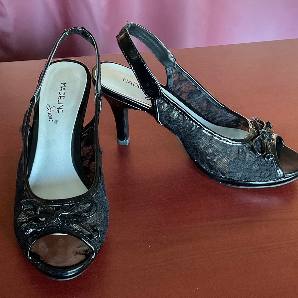New black lace & patent heel size 7